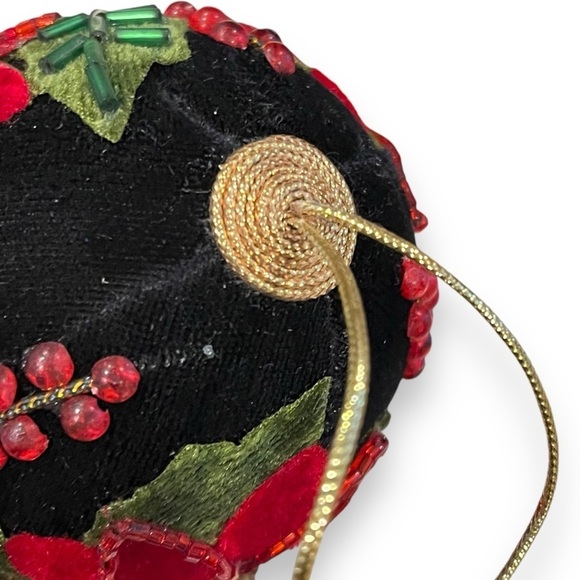 Beaded Velvet Christmas Ornaments Poinsettias Holly Red Black - Picture 5 of 8